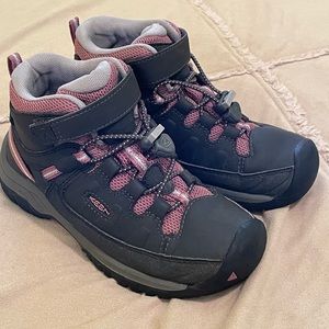 Keen girls hiking boots